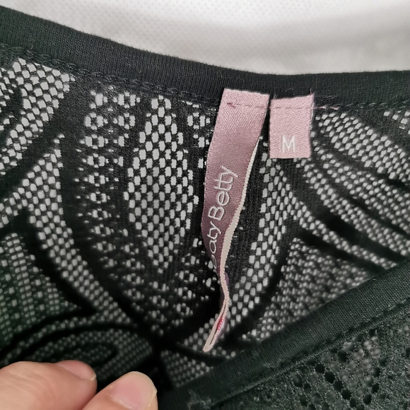 SWEATY BETTY Black Top Size M 12 14 Sheer Mesh Lace Sports Gym Yoga Ladies - Picture 5 of 7